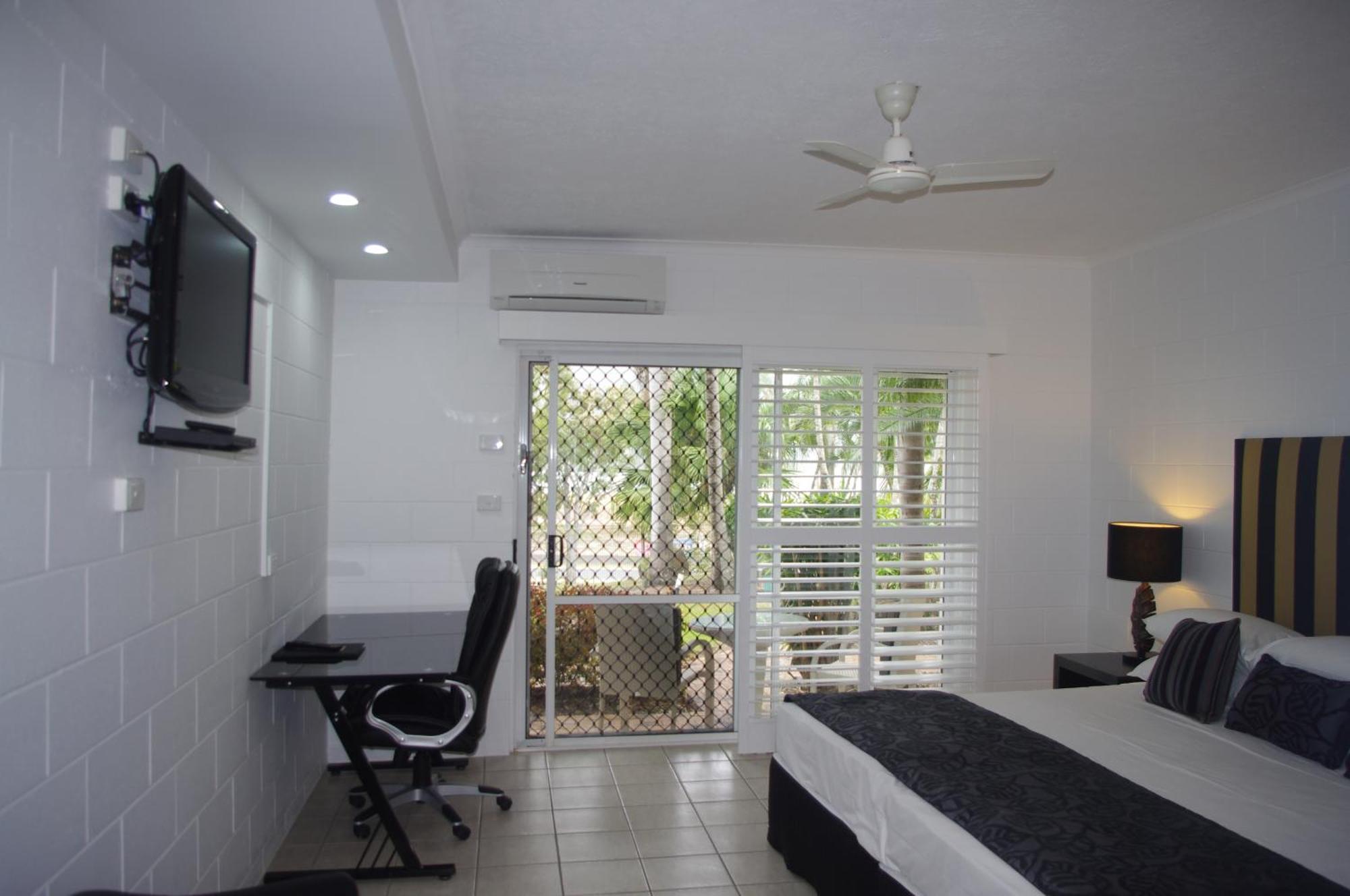 Colonial Palms Motor Inn Airlie Beach Extérieur photo